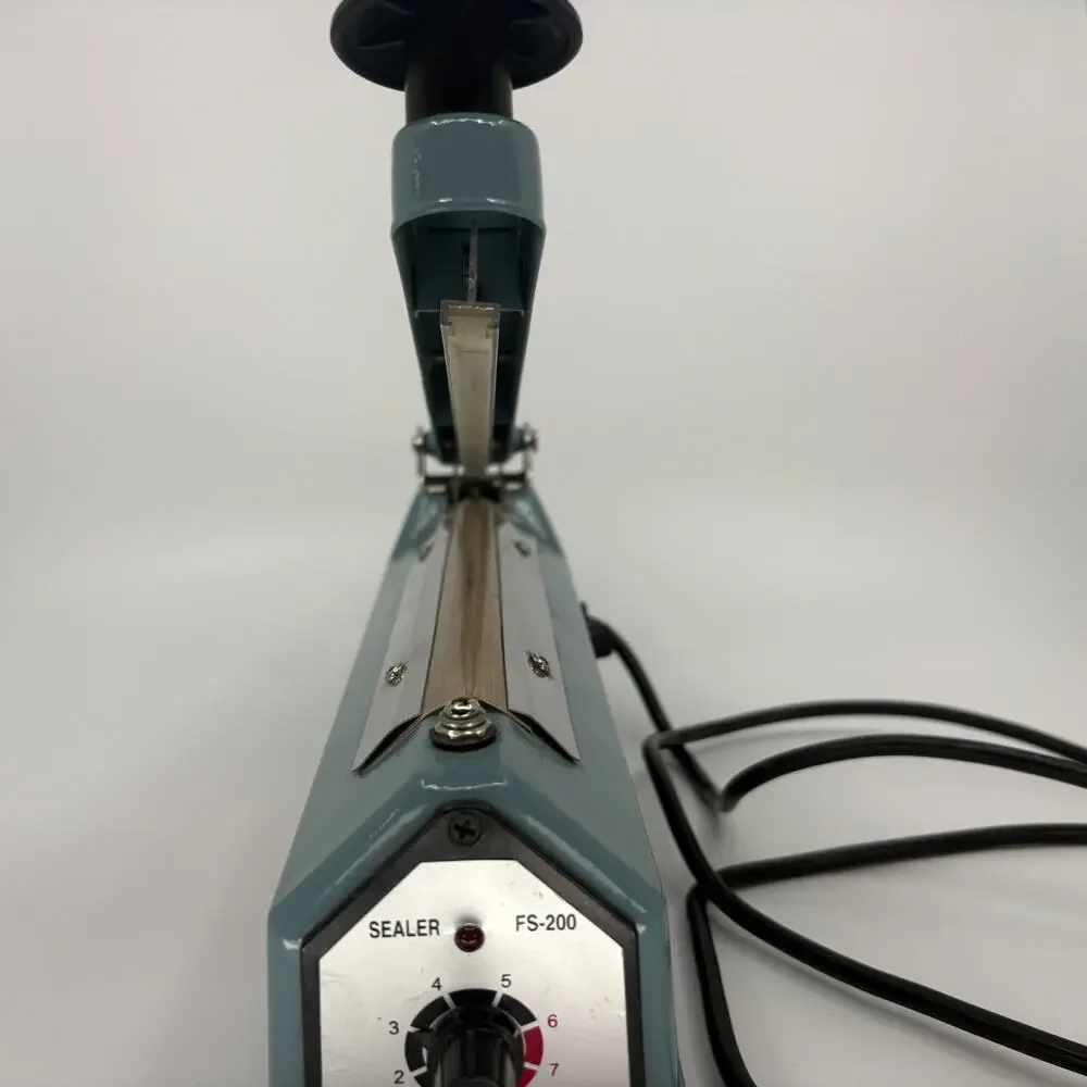 FS-200 Impulse Sealer 8 Inch 300W Plastic Bag Heat Sealer Powers On